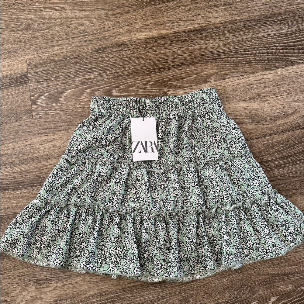 Selling green Zara skirt!